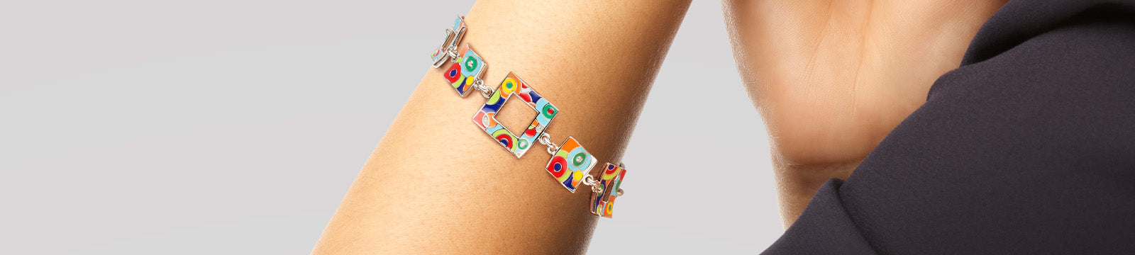 Bijoux colorés au travail... Bonne ou mauvaise idée ?