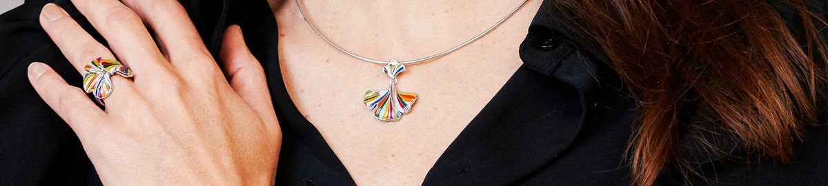 Tendance 2025 du collier gros pendentif pour femme