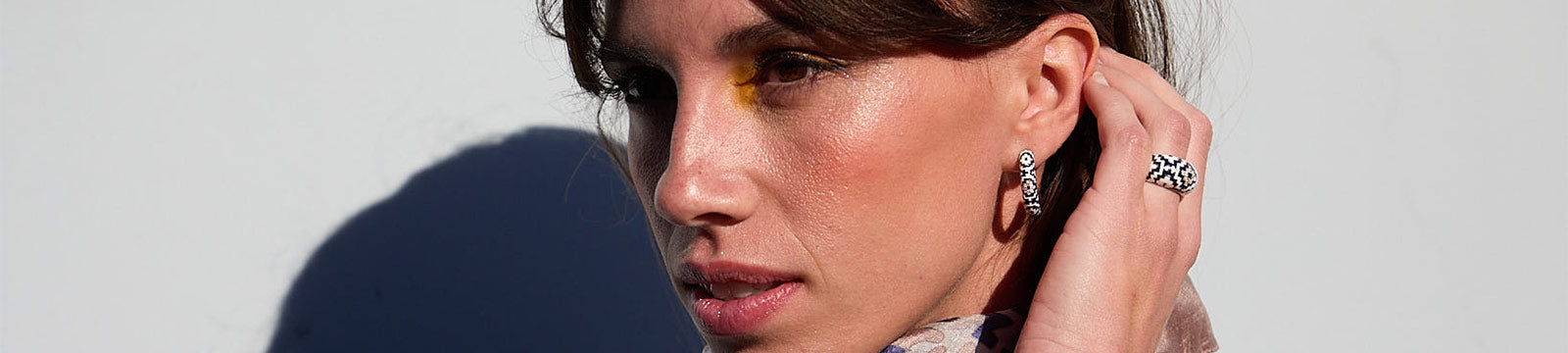 Comment porter des créoles pour femme ?