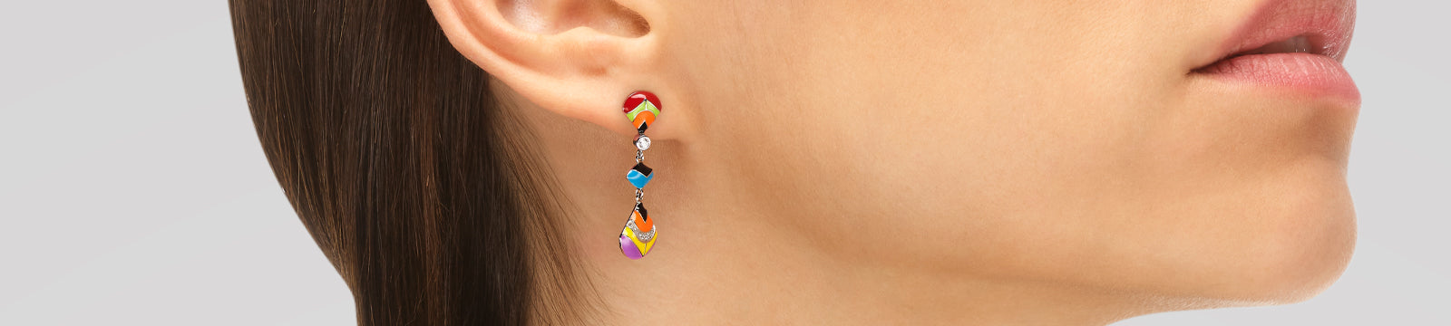 Osez le design des grosses boucles d'oreilles