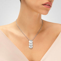 collier argent et oxydes de zirconium